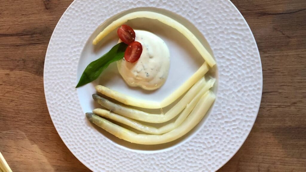 Un entrée de saison avec asperges du jardin
